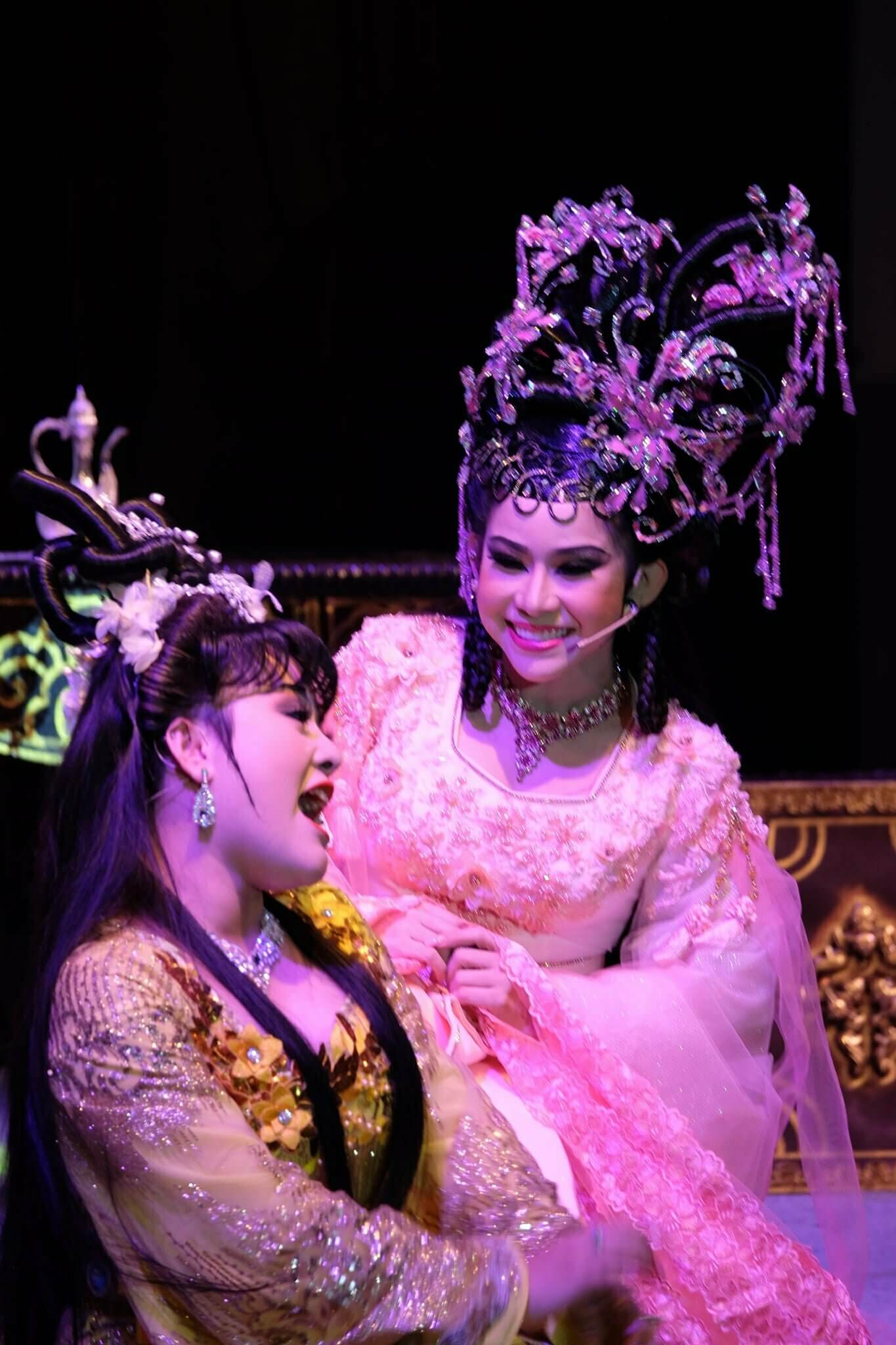 NSƯT Vũ Linh bất ngờ tái xuất sân khấu hỗ trợ con gái nuôi Bình Tinh 4 NSƯT Vũ Linh bất ngờ tái xuất sân khấu hỗ trợ con gái nuôi Bình Tinh - ảnh 3